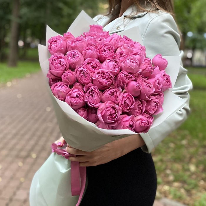 15 кустовых пионовидных роз Мисти Баблс