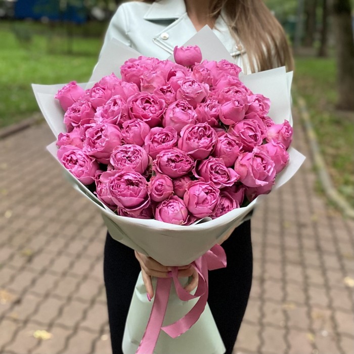 15 кустовых пионовидных роз Мисти Баблс