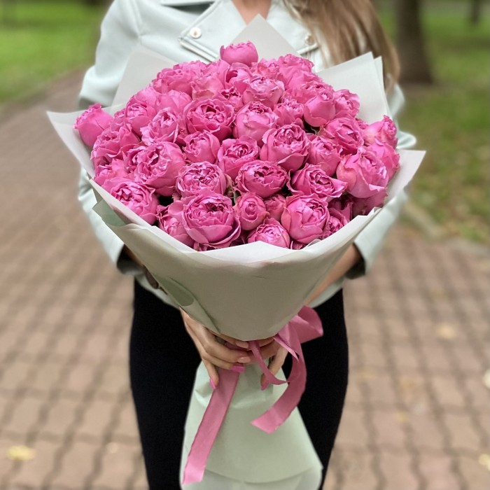 15 кустовых пионовидных роз Мисти Баблс