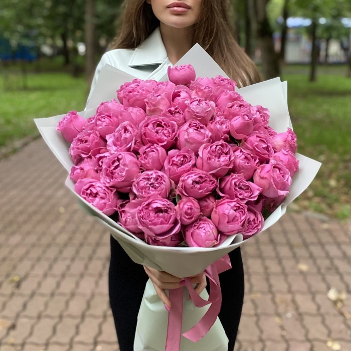 15 кустовых пионовидных роз Мисти Баблс