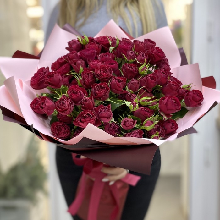 Букет пионовидных роз Ред Трендсеттер