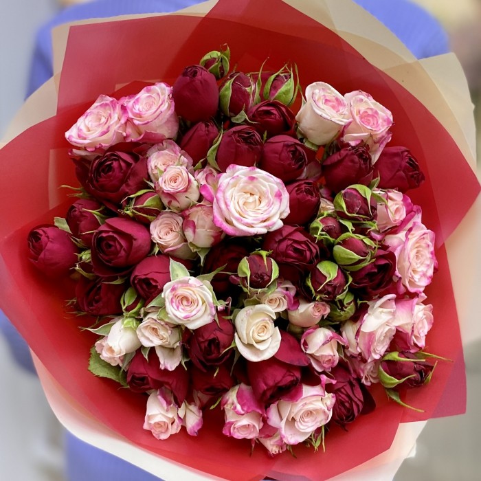 Букет кустовых пионовидных роз Мерси