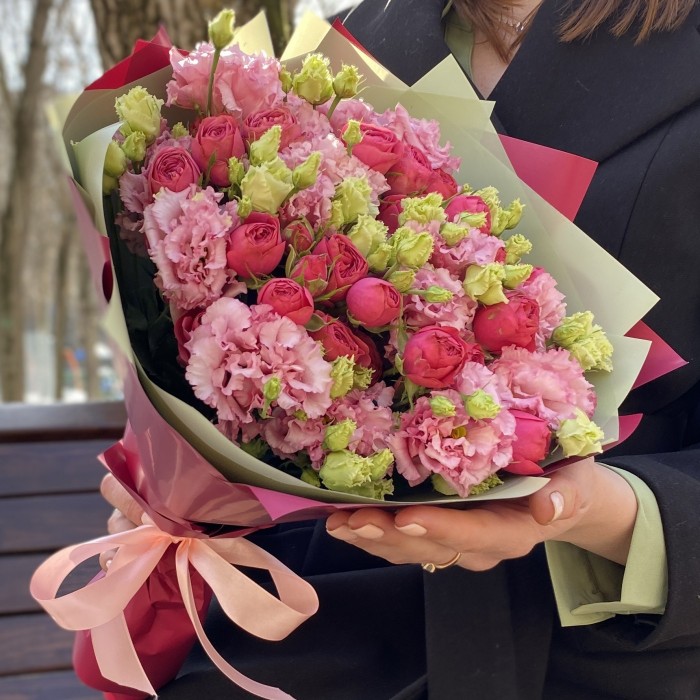 Букет пионовидных роз Гранд Тренсеттер и Эустом