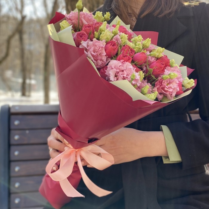 Букет пионовидных роз Гранд Тренсеттер и Эустом