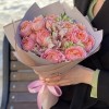 Букет пионовидных роз Джульетта и альстромерий
