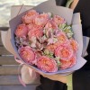 Букет пионовидных роз Джульетта и альстромерий