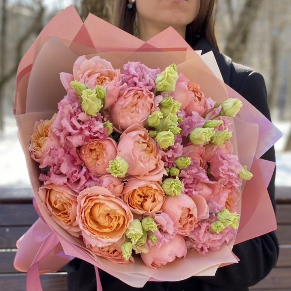 Букет пионовидных роз Джульетта и Эустом