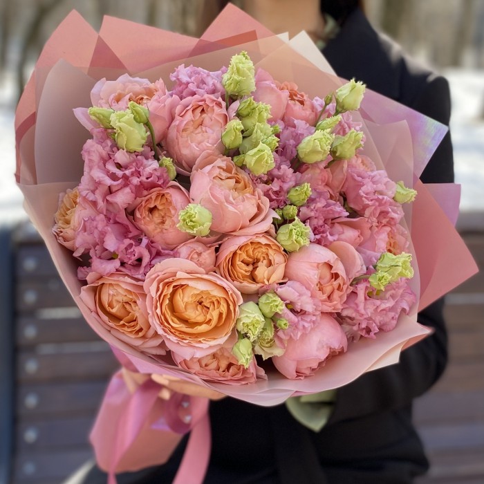 Букет пионовидных роз Джульетта и Эустом