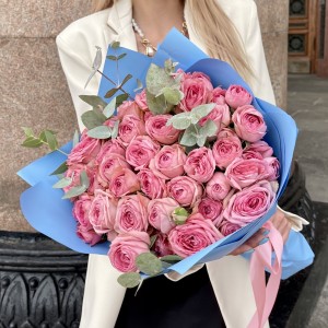 Букет пионовидных роз Нюд Лейс с эвкалиптом