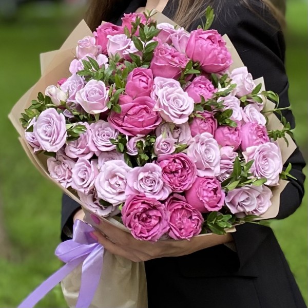 Дуэт кустовых роз Мисти Баблс и Сильвер Шэдоу