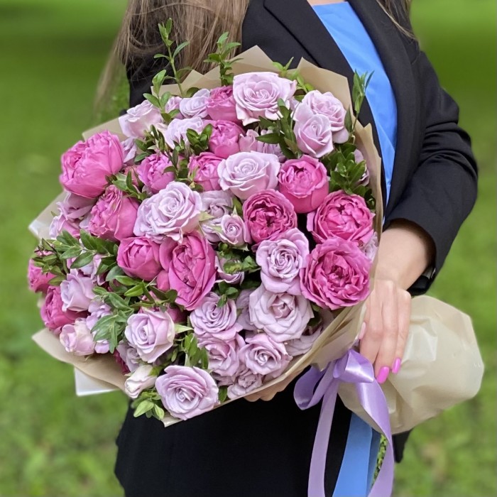 Дуэт кустовых роз Мисти Баблс и Сильвер Шэдоу