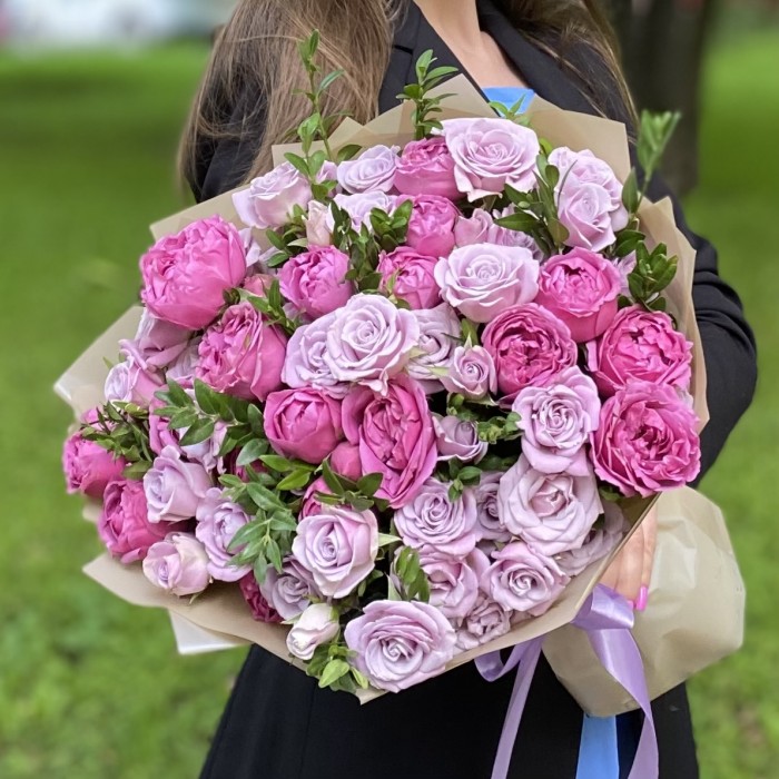 Дуэт кустовых роз Мисти Баблс и Сильвер Шэдоу