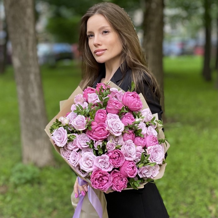 Дуэт кустовых роз Мисти Баблс и Сильвер Шэдоу