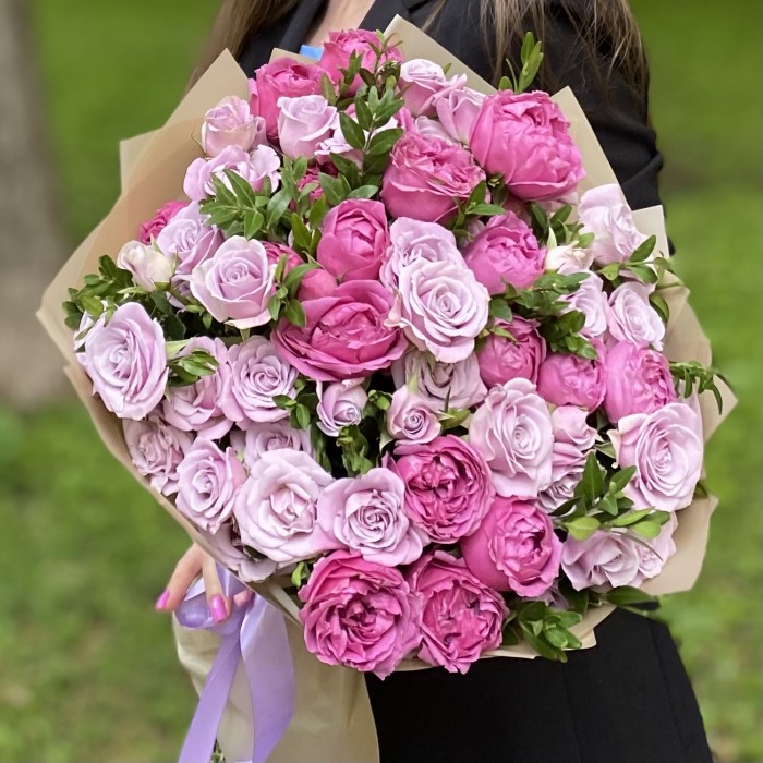 Дуэт кустовых роз Мисти Баблс и Сильвер Шэдоу