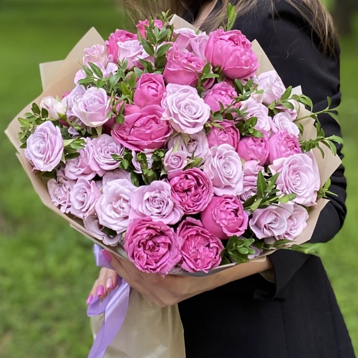 Дуэт кустовых роз Мисти Баблс и Сильвер Шэдоу