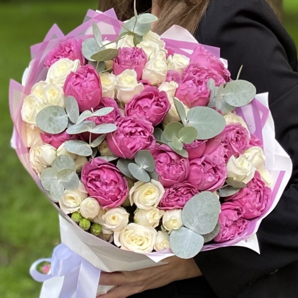 Дуэт кустовых роз Мисти Баблс и Сноу Бабл