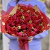 Красный букет кустовых пионовидных роз