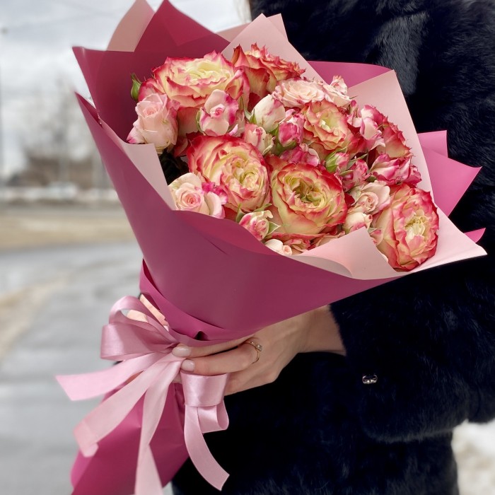 Пионовидная роза Эппл Джек и Рефлекс