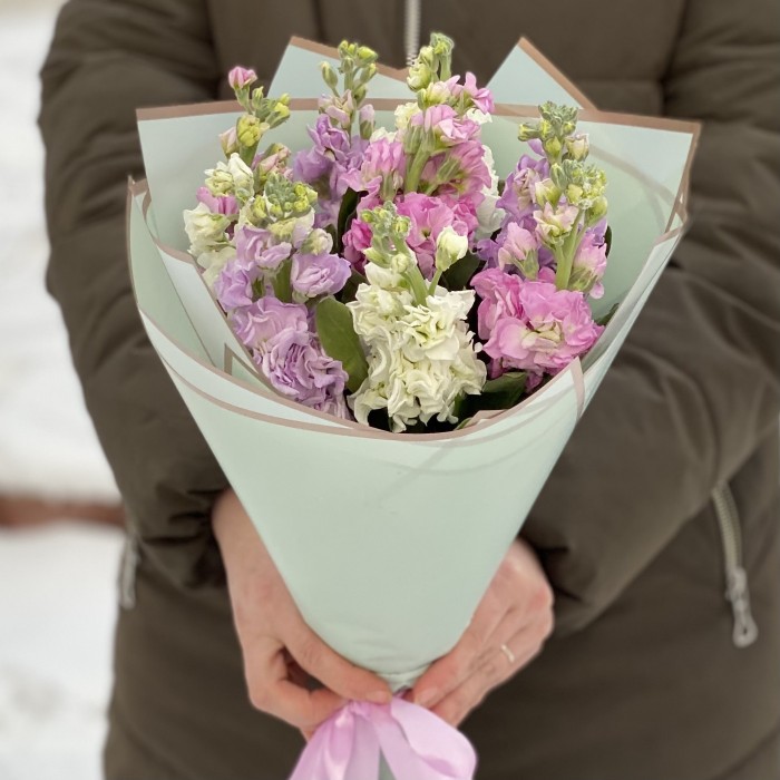 Нежный букет ароматных маттиол