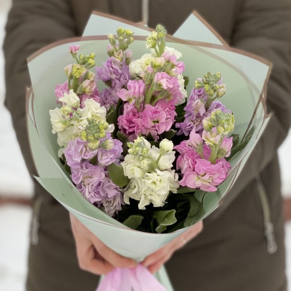 Нежный букет ароматных маттиол