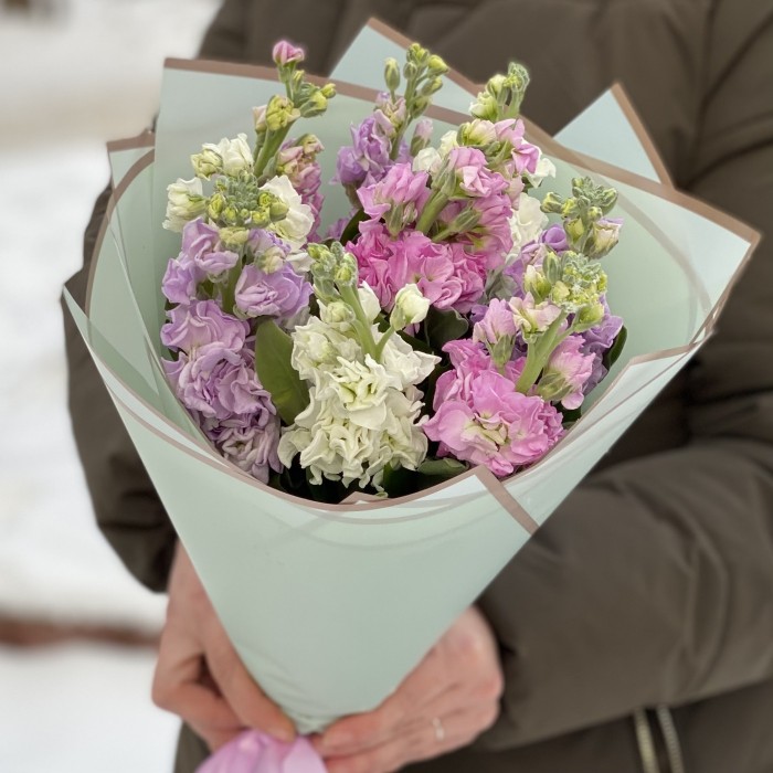 Нежный букет ароматных маттиол