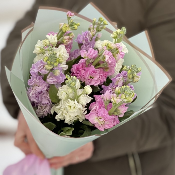 Нежный букет ароматных маттиол