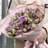 Лиловый букет из ароматных маттиол и альстромерии