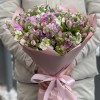 Нежный букет из ароматных маттиол и альстромерии