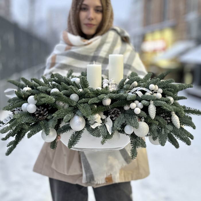 Настольная новогодняя композиция с ангелом