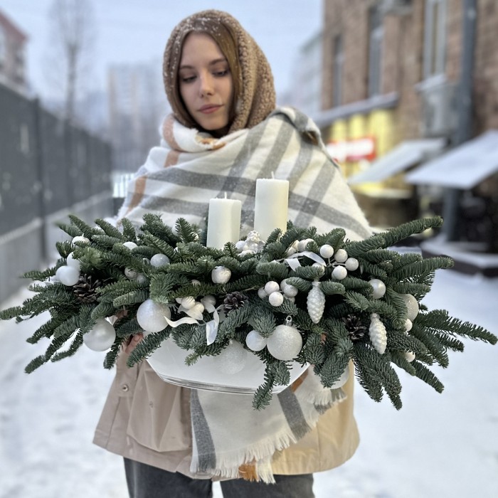 Настольная новогодняя композиция с ангелом