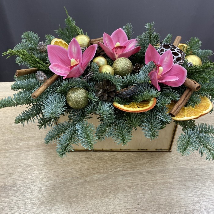 Композиция елочная с цимбидиумом