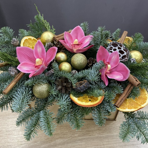 Композиция елочная с цимбидиумом