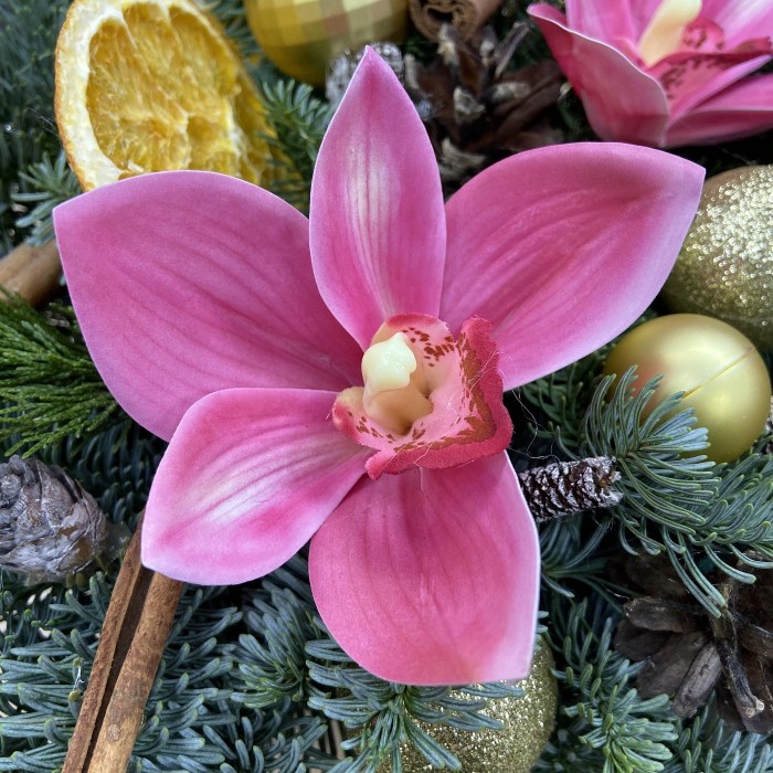 Композиция елочная с цимбидиумом