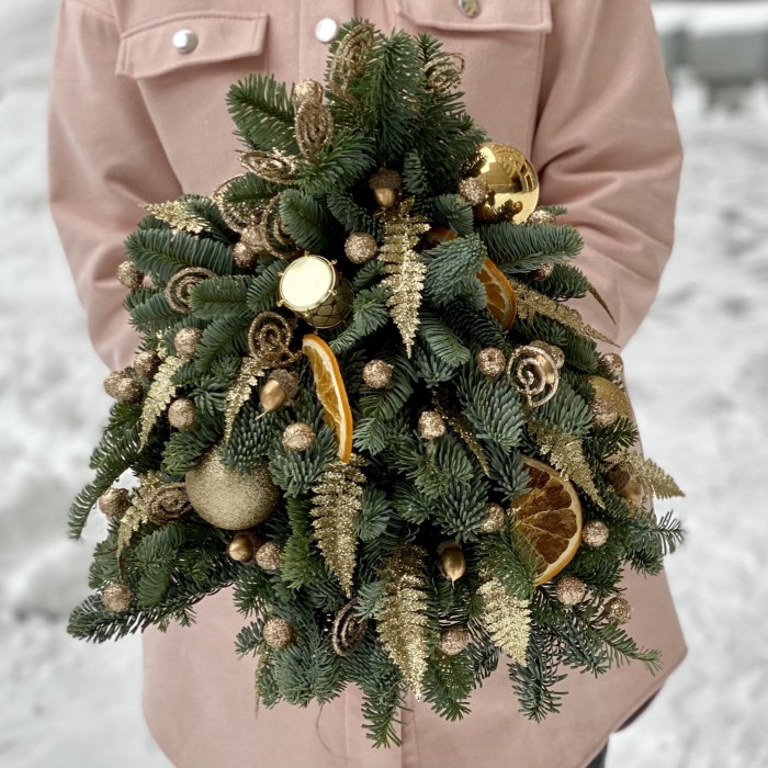 Елка декорированная Золото