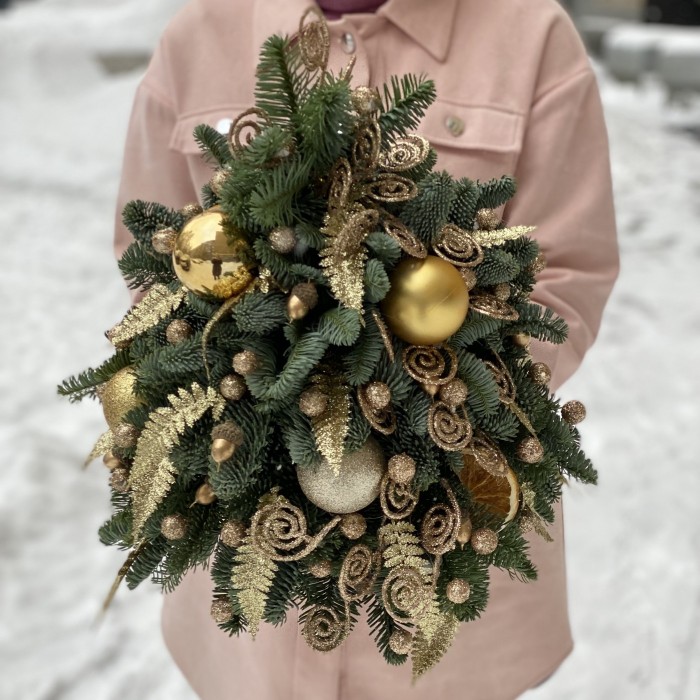 Елка декорированная Золото