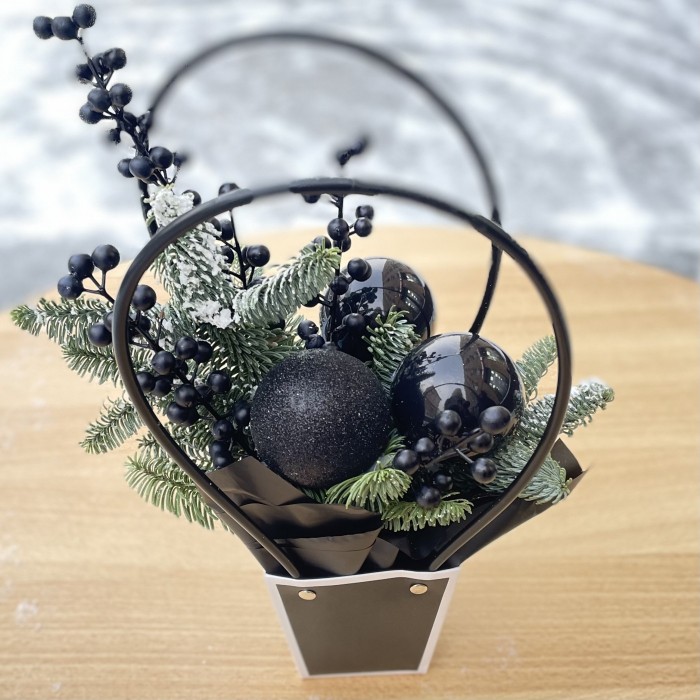 Композиция Зимняя ночь с нобилисом