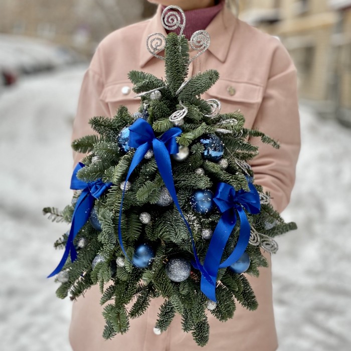 Елка декорированная Синяя