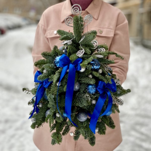 Елка декорированная Синяя