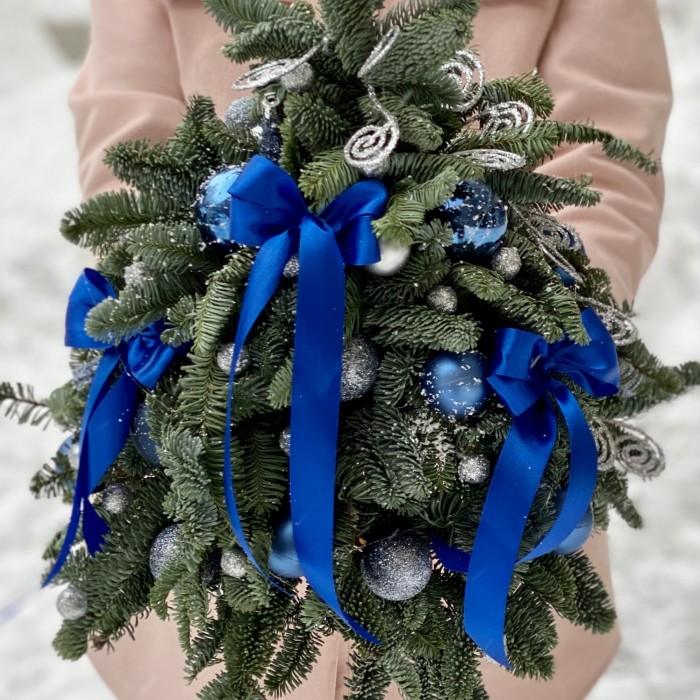 Елка декорированная Синяя