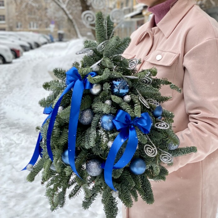 Елка декорированная Синяя