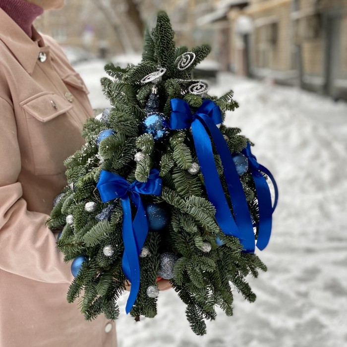 Елка декорированная Синяя