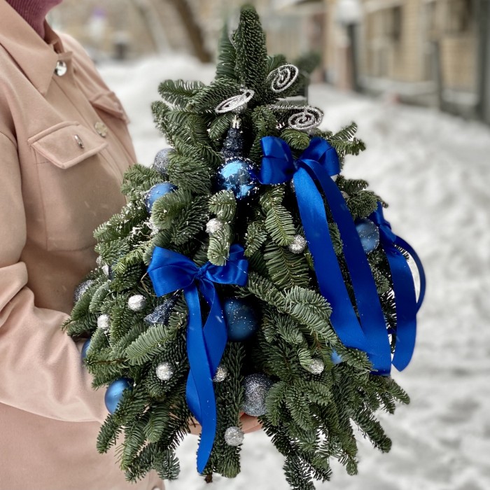Елка декорированная Синяя