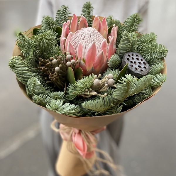 Букет с протеей и нобилисом