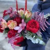 Композиция со свечами и красными розами в бархатной коробке