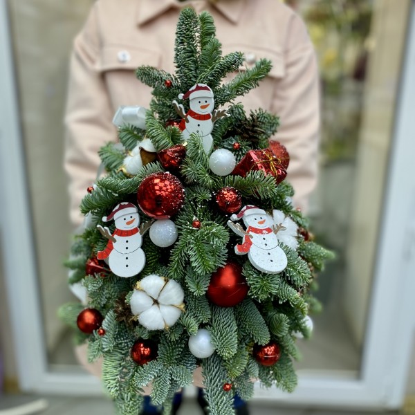 Елка декорированная