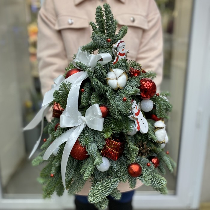 Елка декорированная