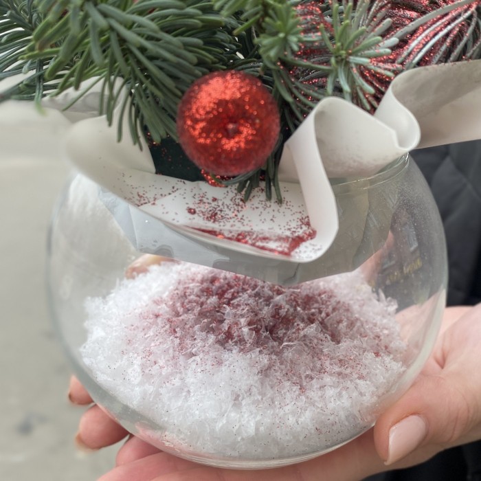 Красная новогодняя композиция в стекле