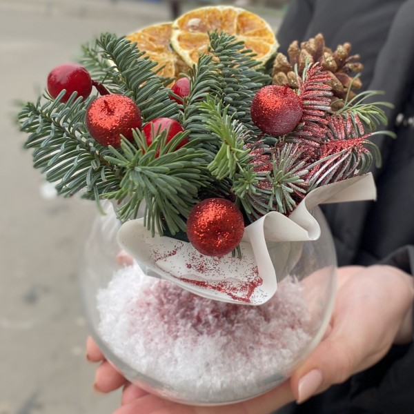 Красная новогодняя композиция в стекле