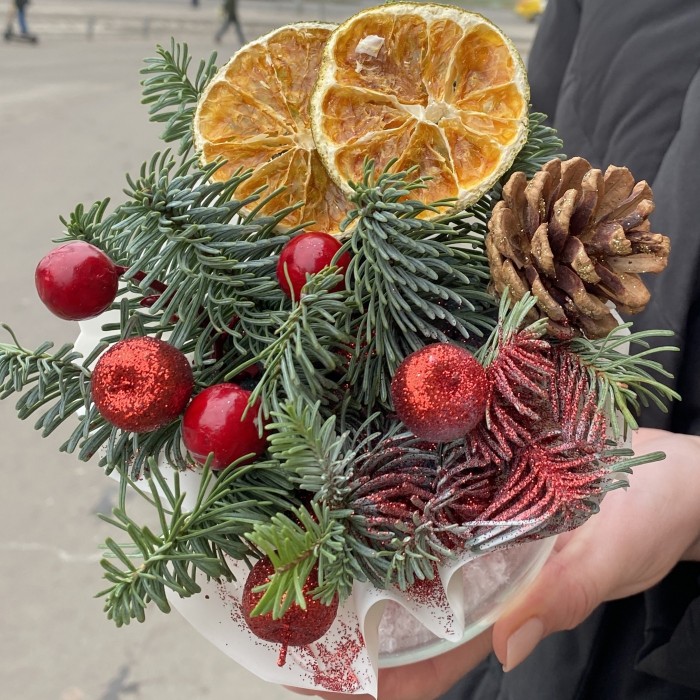 Красная новогодняя композиция в стекле