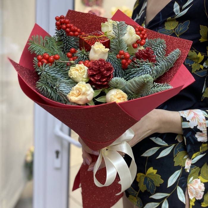 Новогодний букет Красное конфетти 